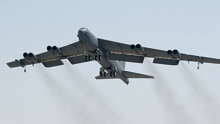 Air Force brings 1950s-vintage B-52 bomber into the network-centric 21st century