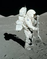 Astronaut Moon Rock Wikim 161