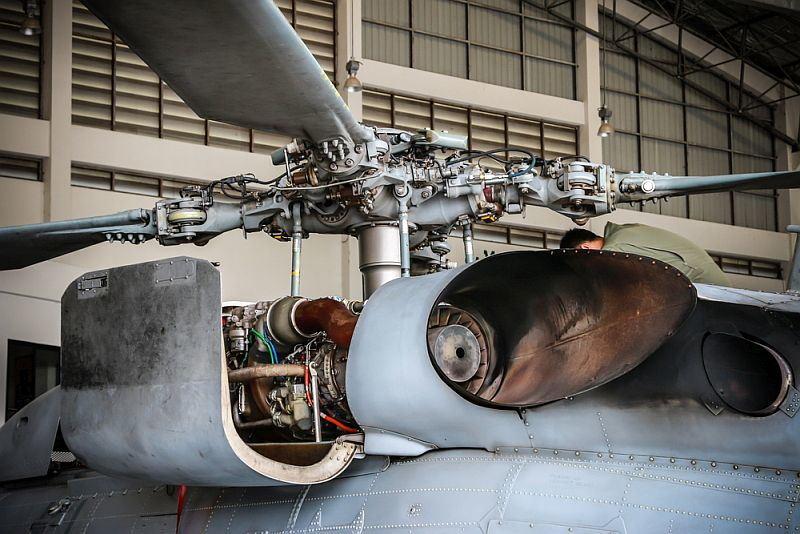 Content Dam Avi Online Articles 2016 02 Shutterstock Helicopter Maintenance