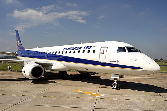 Content Dam Avi Online Articles 2012 08 Embraer 190 5 Aug 2012