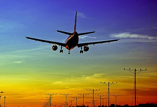 Content Dam Avi Online Articles 2012 09 Airplane Landing 2 Sept 2012