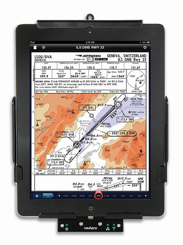 Content Dam Avi Online Articles 2014 03 Navaero Ipad Efb System Smart Mount With Power Data Interface