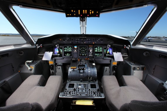 Content Dam Avi Online Articles 2015 February Q400nextgen Cockpit