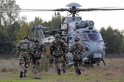 Kuwait Ministry of Defence orders 30 H225M Caracal multirole utility  helicopters for combat search-and-rescue, naval operations | Military  Aerospace