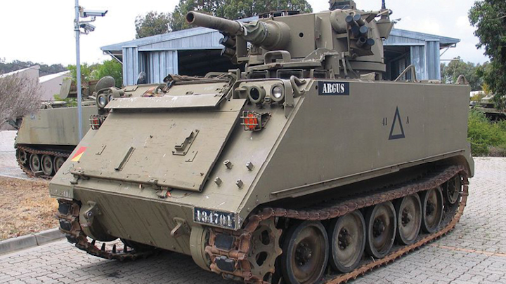 1805maeuv M11
