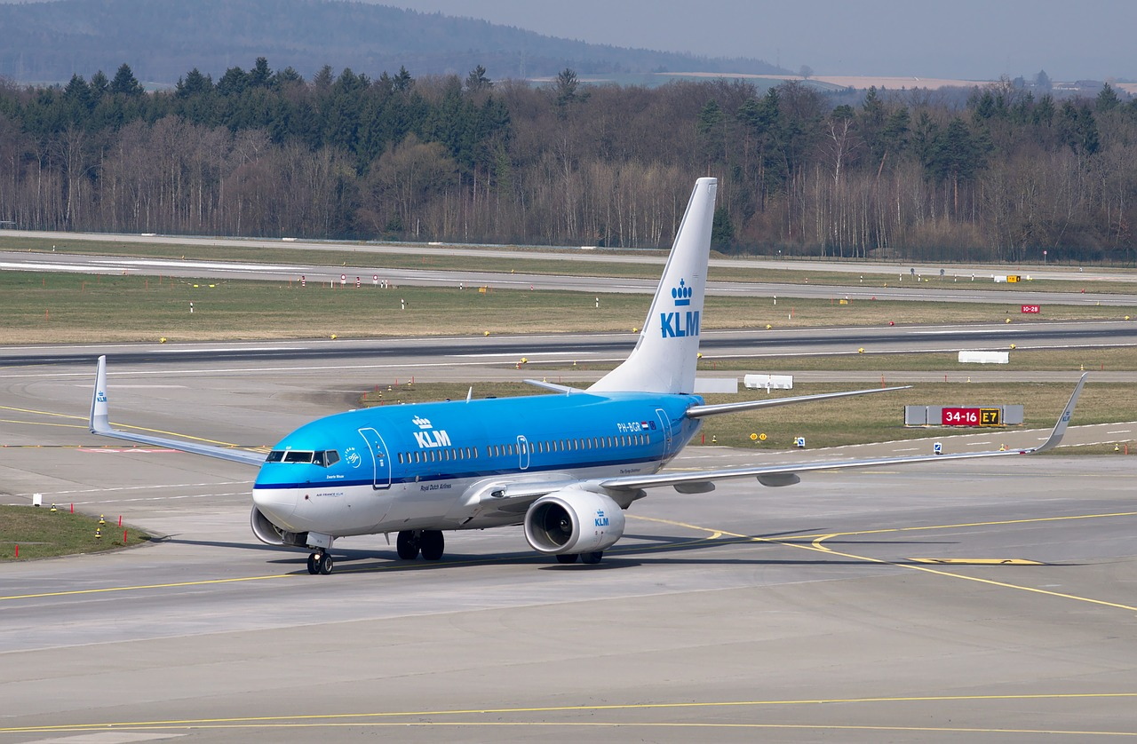 Klm Boeing 737 Taxis On The Runway At Zurich 5cf5268bc9ab5