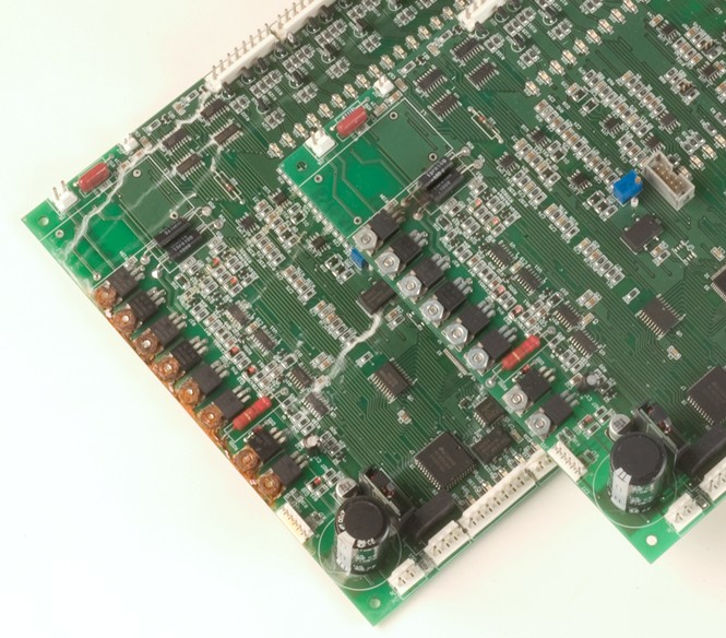 SCS Parylene HT board (top) vs. uncoated board (bottom) after salt-fog testing.