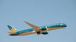 Dreamliner Takes Off From Heathrow