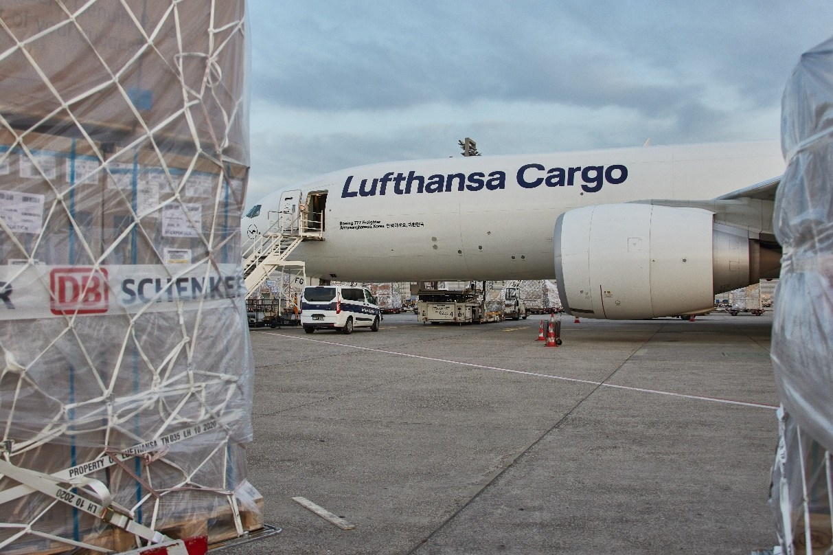 Lufthansa Cargo Ag Oliver Roesler 606770b894057