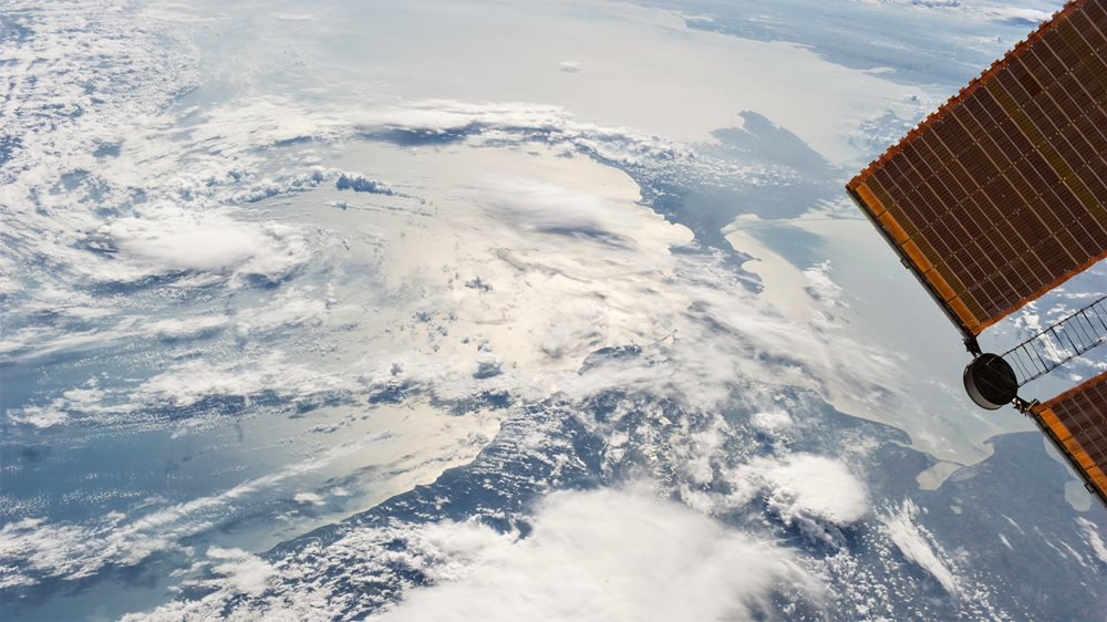 Smiths Interconnect will design a component with dual band millimeter wave antenna and receivers