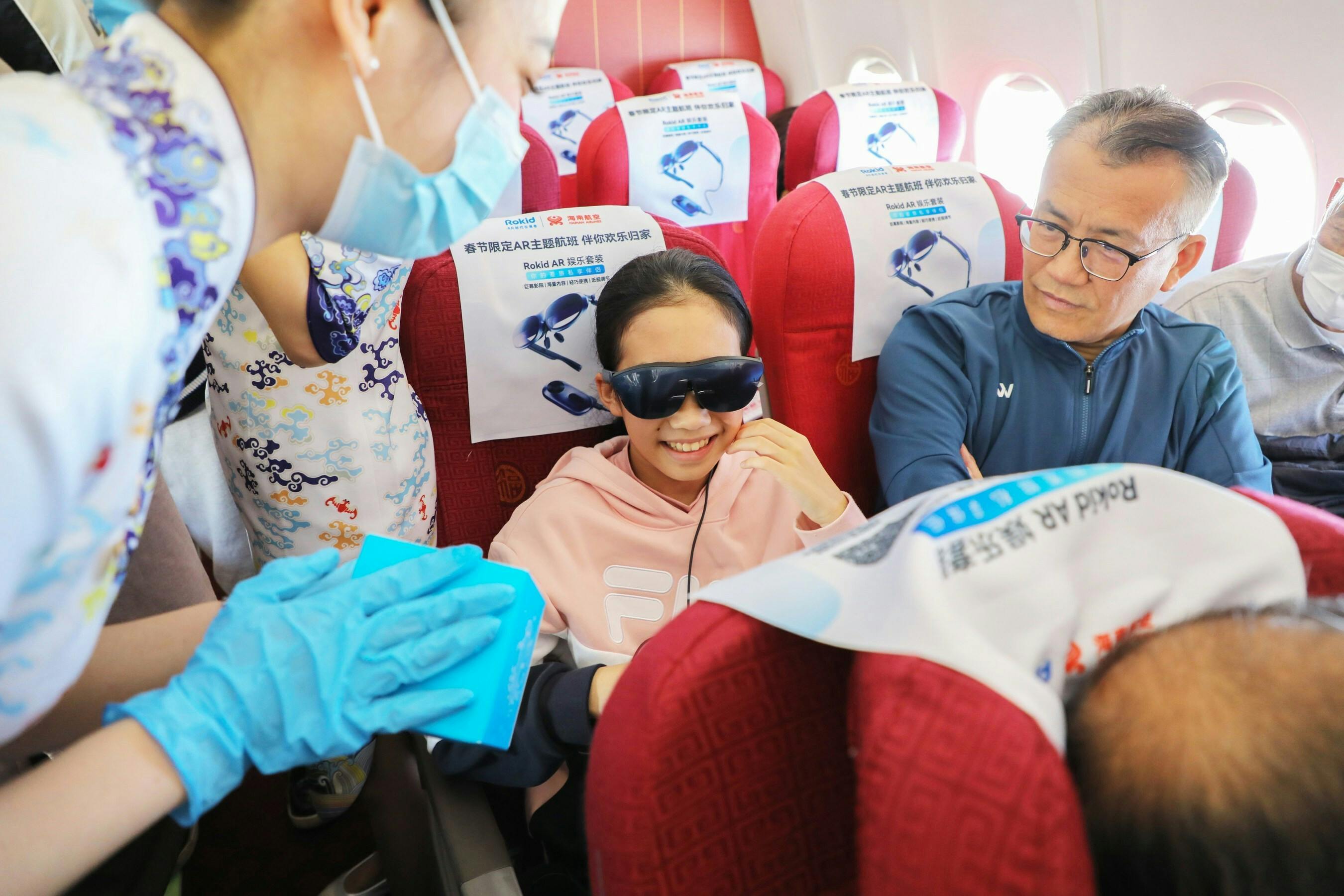 Passengers making their way from Shenzhen to Xi'an aboard Hainan Airlines flight HU7874 on February 7th were treated to an immersive entertainment experience with Rokid AR Entertainment Kits