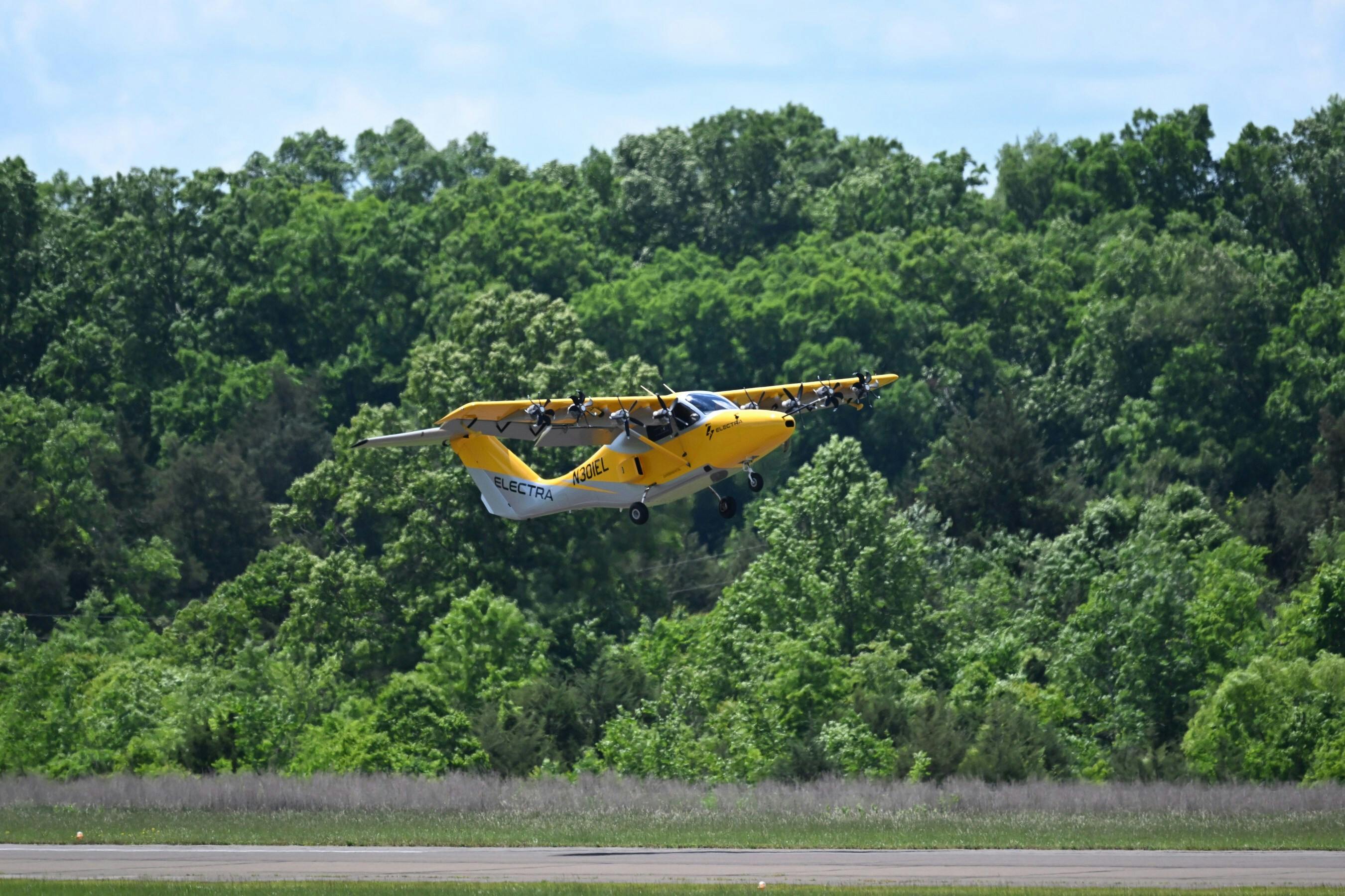 Electra&rsquo;s eSTOL test aircraft took off in less than 170 ft and landed in under 114 ft ground roll, flying as slowly as 25 kts on takeoff and landing. Electra photo.