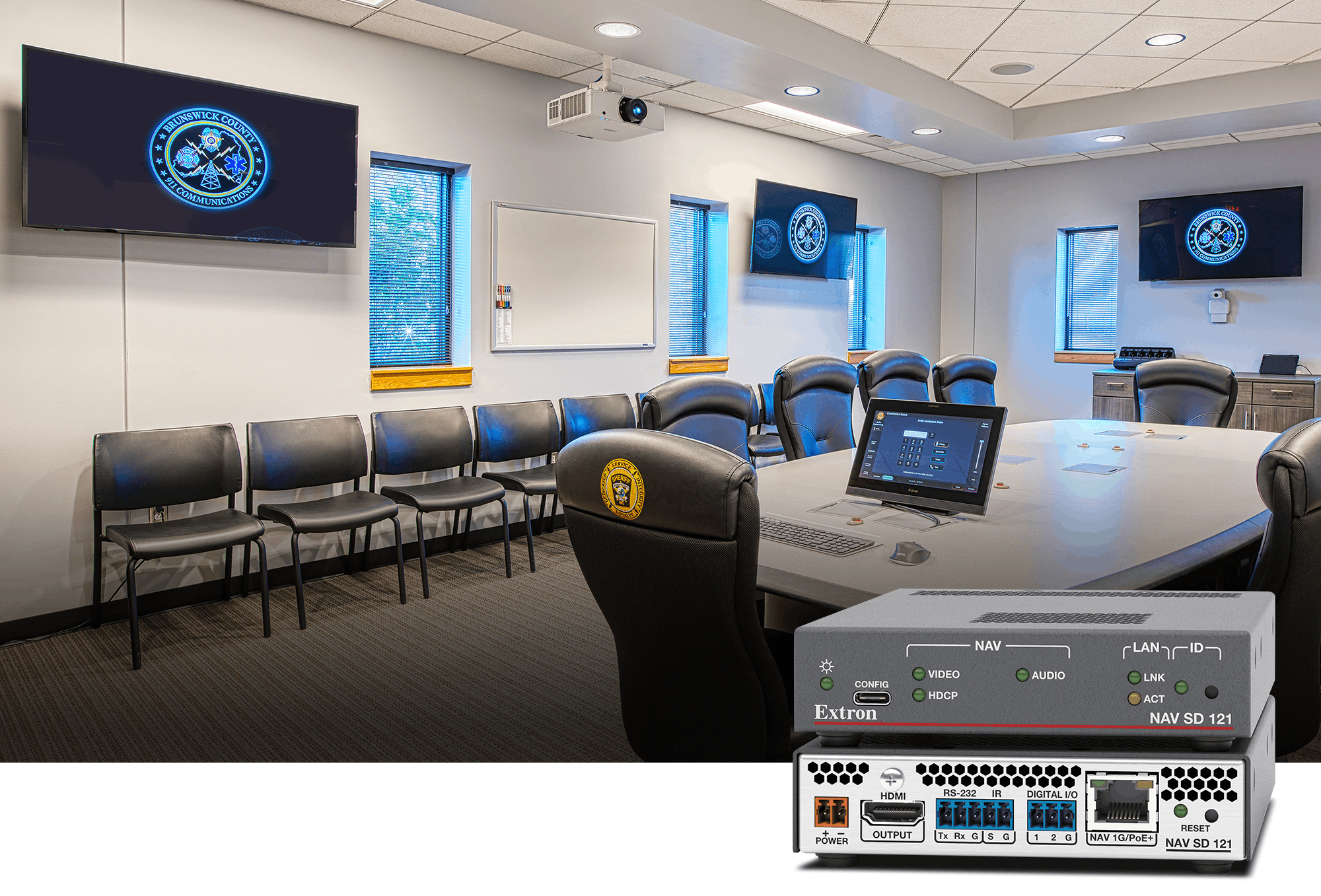 The Extron AV SD 121 compact scaling decoder offers 4K imagery with image upscaling and downscaling, enhanced color accuracy, and picture detail.