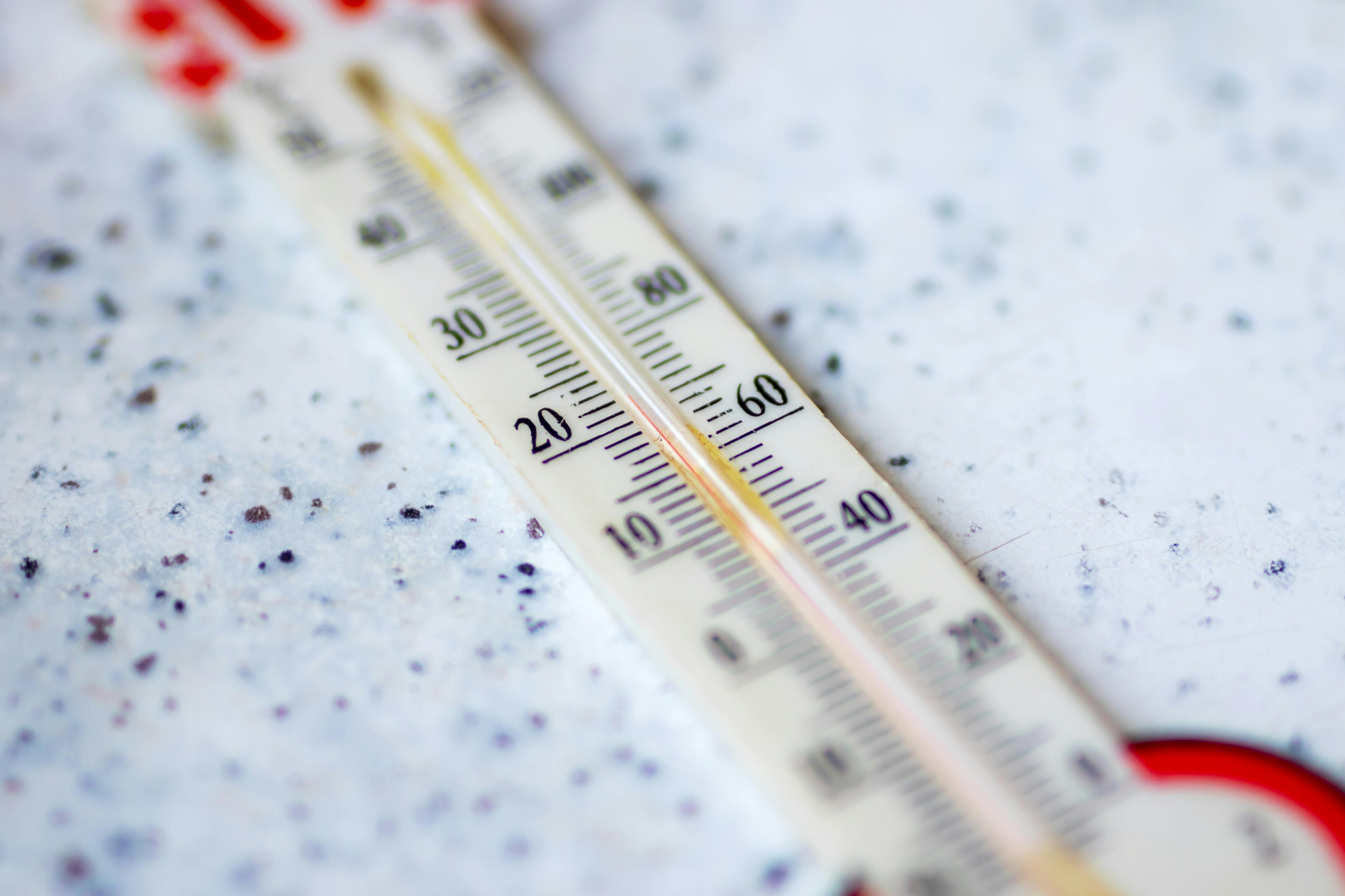 Rydberg-based technologies have high sensitivity, fragility, and technical complexities, and have problems that have impeded rapid maturation.