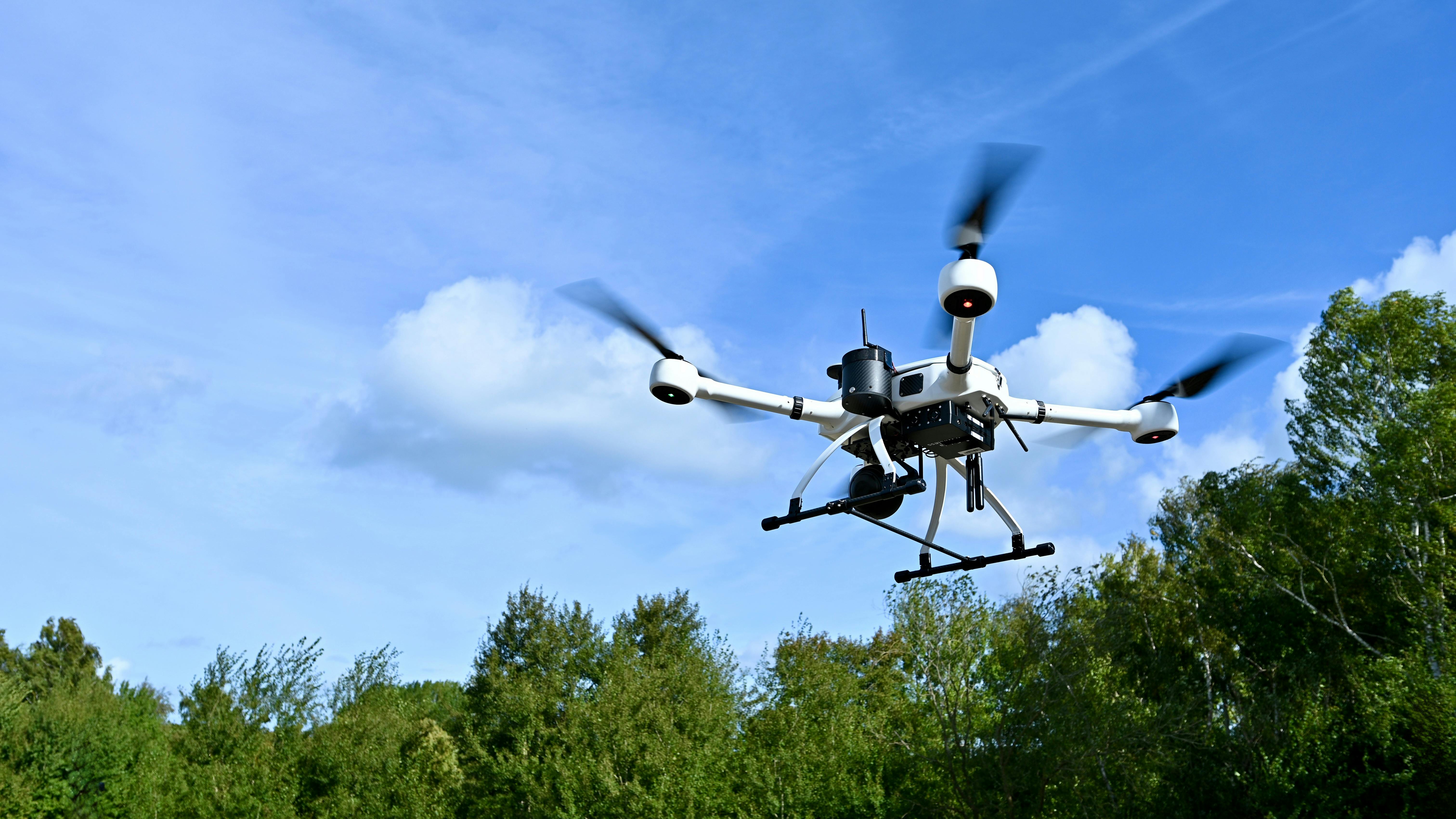 A drone takes off on an automated flight as part of the ADELE project. It delivers high-resolution live images from the scene of an emergency even before the emergency services arrive. Credit: DLR (CC BY-NC-ND 3.0)