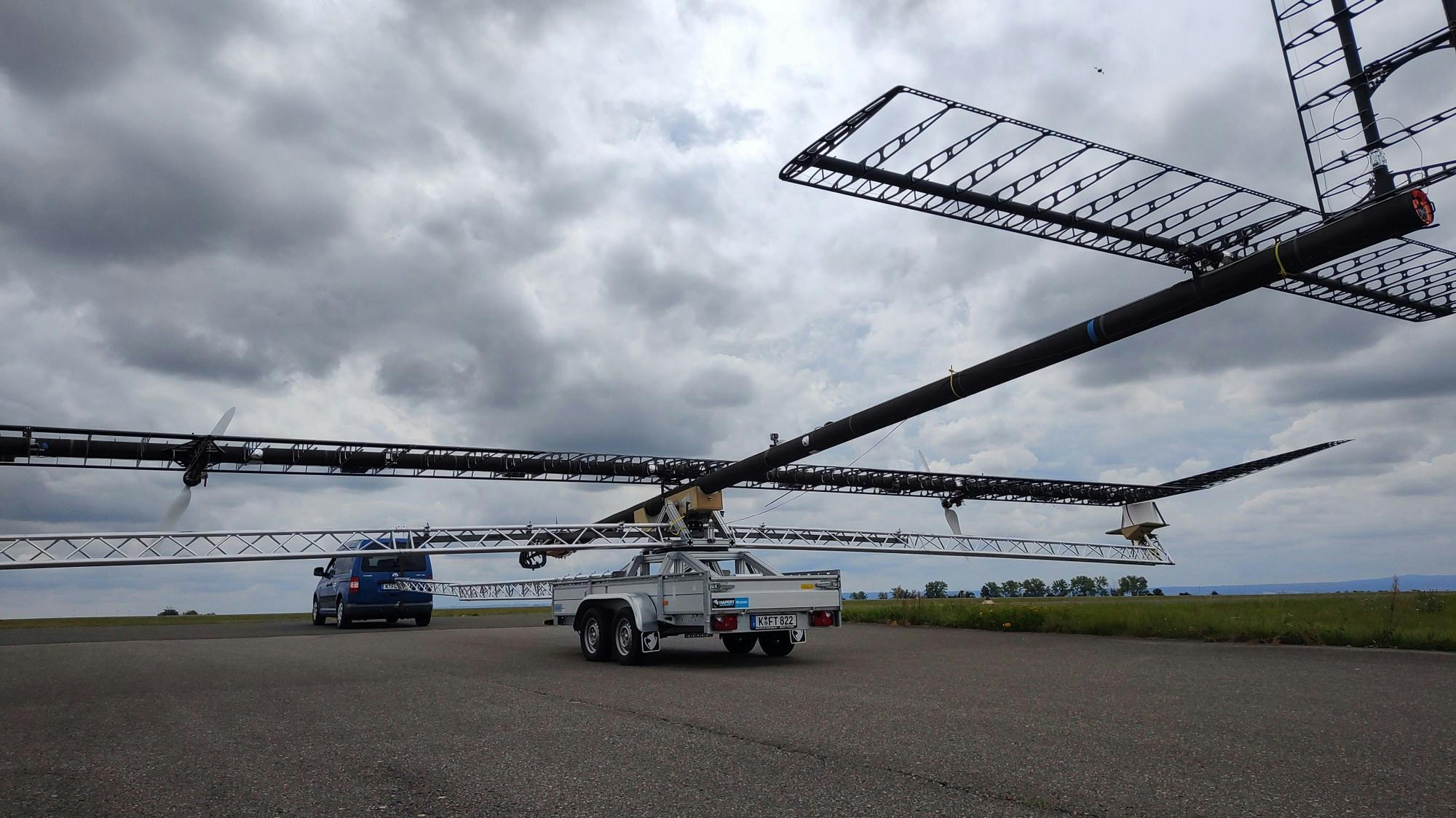 After the aircraft was rolled out of the hangar, it was mounted on its launch trolley and attached to a tow vehicle for the first time. When stationary, the wing must be supported by the trolley's 'outriggers' &ndash; as there is no aerodynamic lift to relieve the load on the aircraft's ultra-light structure. Credit: DLR (CC BY-NC-ND 3.0)