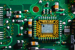 Photonic integrated circuit with microarchitecture details