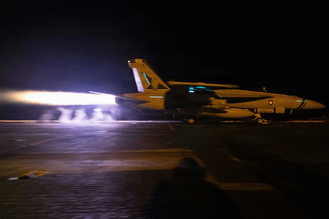 An F/A-18E Super Hornet, attached to Strike Fighter Squadron (VFA) 105, launches on the flight deck of Nimitz-class aircraft carrier USS George H.W. Bush (CVN 77) while sailing in the Arabian Sea. U.S. Navy photo.