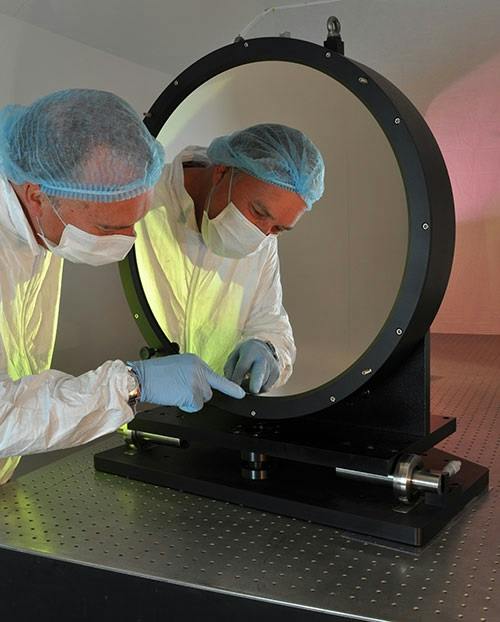 Large diameter, high precision mounted mirror (courtesy: Optical Surfaces Ltd)