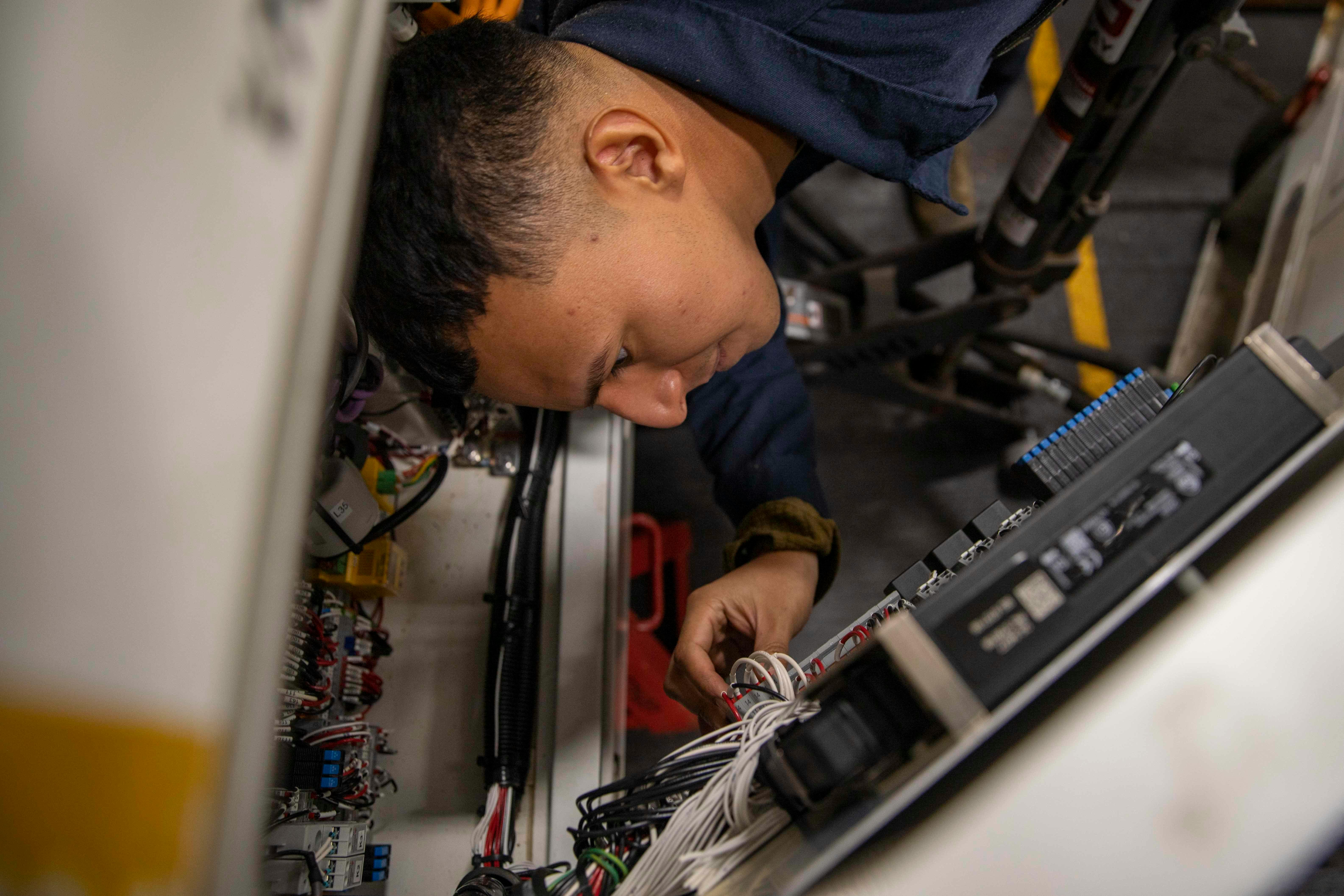 U.S. Marine Corps Cpl. Luis Munoz of the Marine Aviation Logistics Squadron 26, attached to the 26th Marine Expeditionary Unit (MEU), conducts maintenance checks on a shipboard mobile electric power plant in the Wasp-class amphibious assault ship USS Bataan (LHD 5). U.S. Navy photo by Mass Communication Specialist 2nd Class Danilo Reynoso.